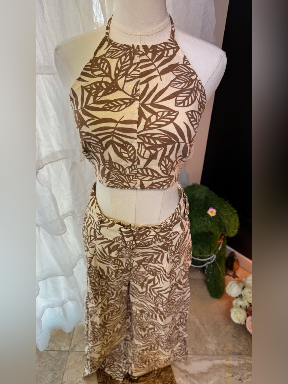 House of Harlow 1960 Beige and Brown Leaf Print Wide Leg Pants & Top Set - Picture 12 of 14